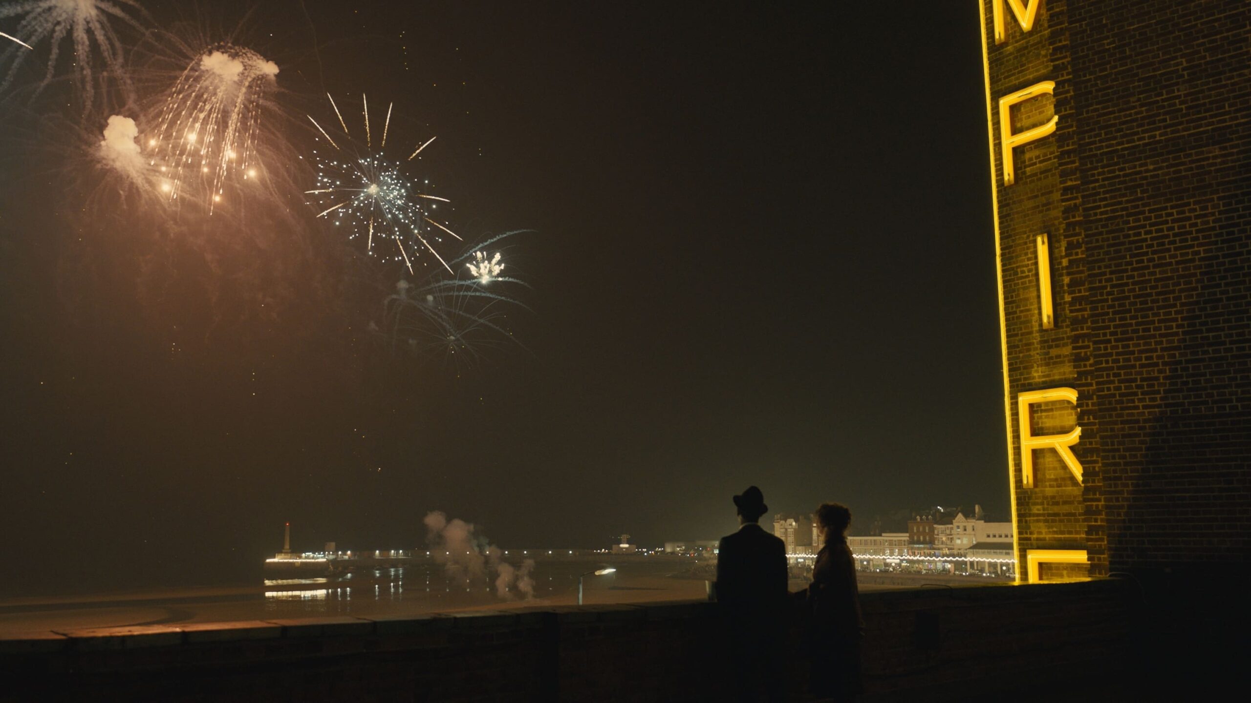 دانلود فیلم Empire of Light 2022 دانلود فیلم Empire of Light 2022